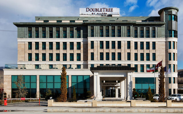 DoubleTree by Hilton Hotel Van