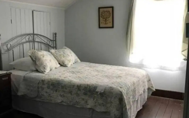 Riverboat Bed & Breakfast
