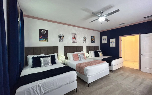 Luxury Home - ALL the Extras - Sleeps 39