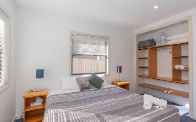 Banjos Way 1/23 Banjo Patterson Crescent