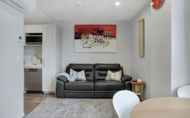Augustus Harmony Apartment with Parking