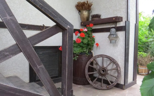 Yakor Guest House