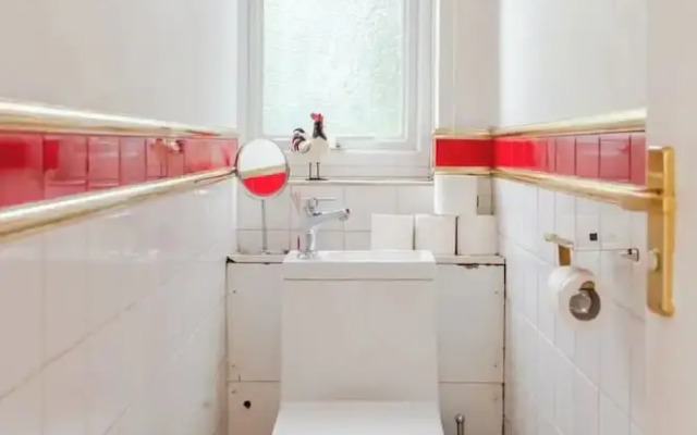 Homely 3 Bedroom House With a Garden