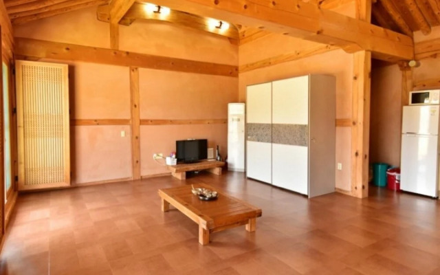 Miryang Eoleumgol Hanok Pension