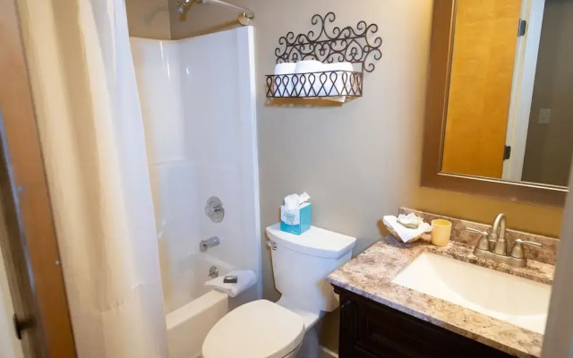 Mountain Lodge At Okemo-1br Newly Renovated 1 Bedroom Condo by RedAwning
