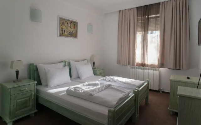 Hotel Trim