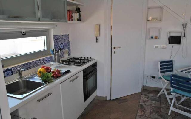 ATTICO BLU monolocale a 50 mt dal mare