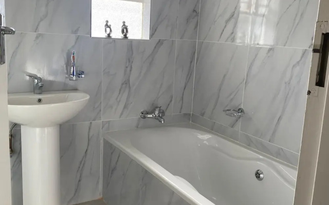 Exquisite 3 bed With Pool and Solar - 2238