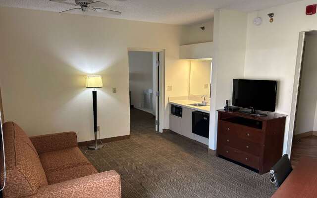 La Quinta Inn & Suites by Wyndham Orlando South