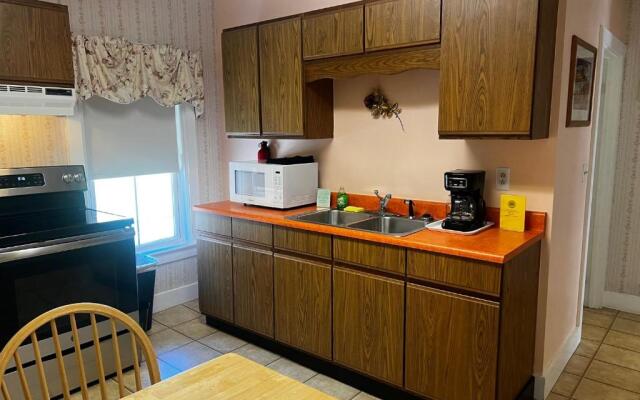 Claddagh Motel & Suites