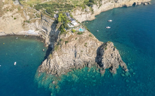 Punta Chiarito Resort
