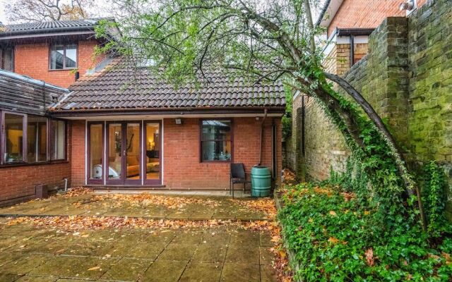 Charming Wimbledon Park Home close to Putney Heath