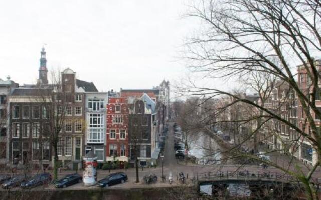 Double Floor Canal Estate