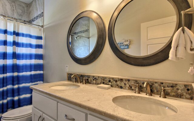 Beach-A-Holic 8121 by RedAwning