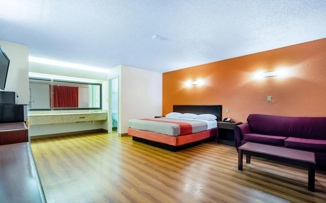 Motel 6 Covington, TN