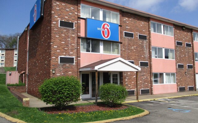 Motel 6 New Stanton, PA