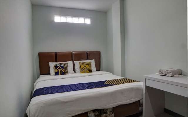 SPOT ON 92822 Finest House Near Amplas Bus Terminal