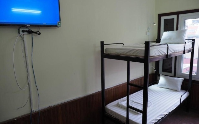 Hanoi Backpackers Hostel – Guest Rooms – Hanoi