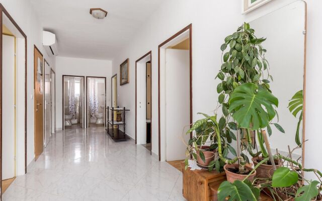 Stunning Home in Rab With Wifi and 4 Bedrooms