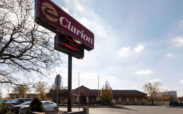 Clarion Hotel Detroit Metro Airport