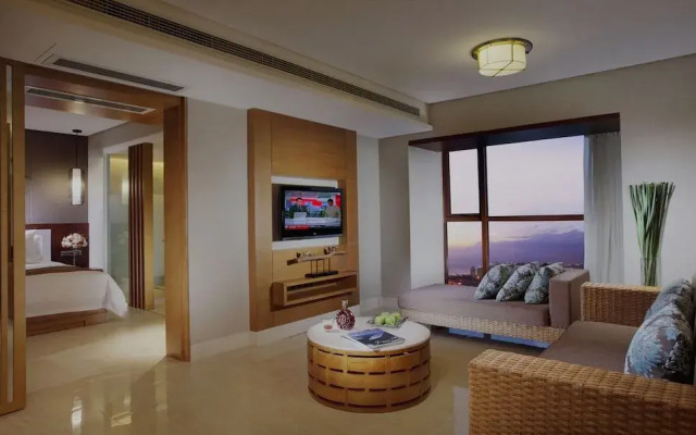 Phoenix Waterside Gloria Resort