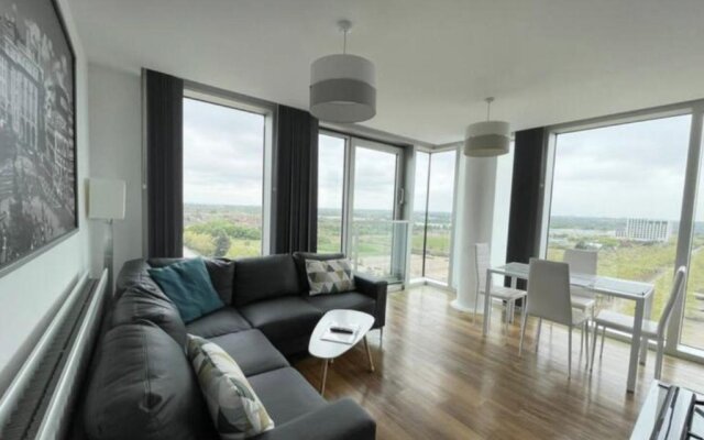 City Centre 2 Bedroom 2 Bathroom Apartment with Free Parking, Super-Fast Wifi and Smart TV with SkyTV