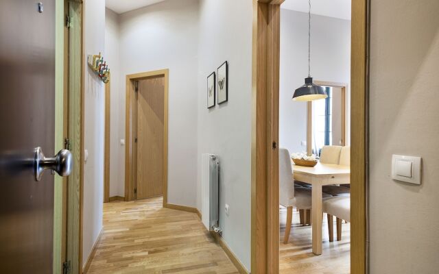 Midtown Luxury Apartment VI rosy