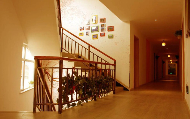 Luguhu Aishang Hotel