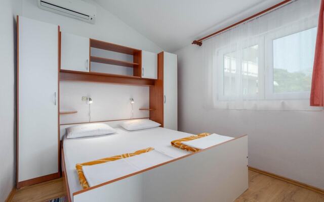 Nice Apartment in Pisak With 3 Bedrooms and Wifi