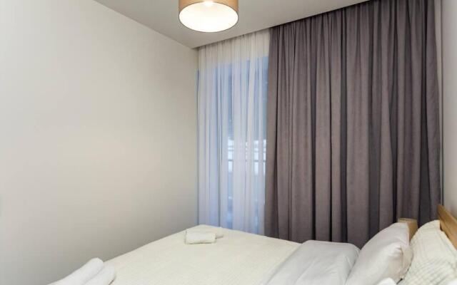 Bright Cozy Apartment For 4