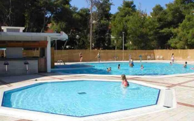 Charming 2-bed Apartment in Necujam