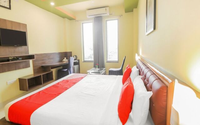 OYO 7583 Hotel Suraj Palace 1