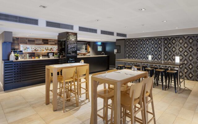 Oaks Perth Hotel
