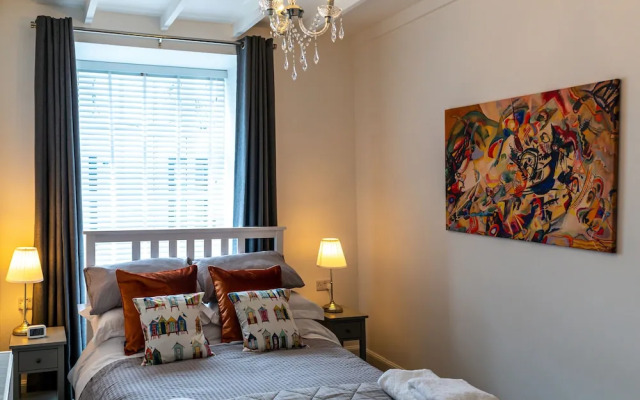 The Old Paint Shop Apartment - Centrally Situated