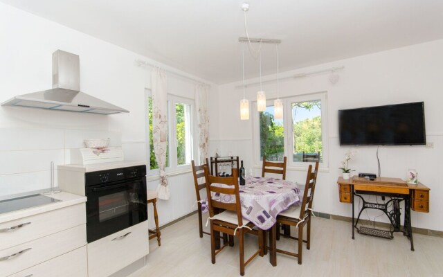 House Ela