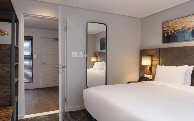 Radisson Hotel and Convention Centre OR Tambo Airport