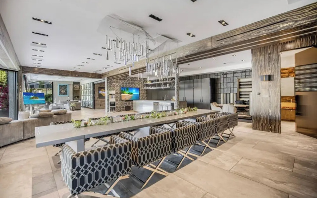 Villa Kaleida - Sleek Modern Sunset Villa With Eclectic Style & Infinity Pool