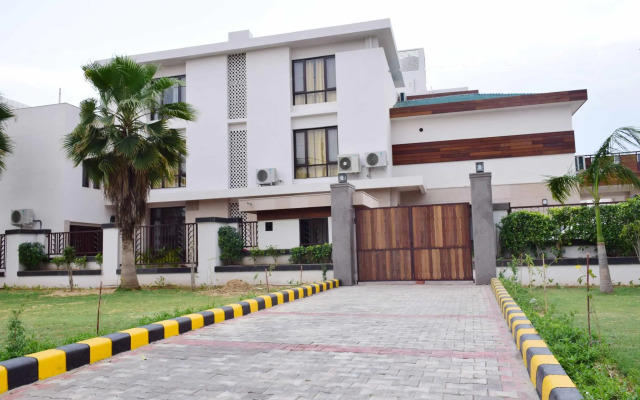 When In Gurgaon - Service Apartments Next to Artemis Hospital