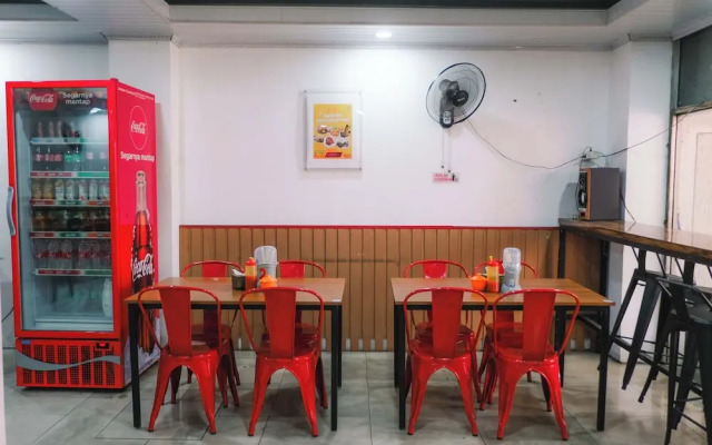 King Stone Hotel by ZUZU