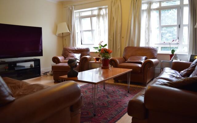 Elegant 2 Bedroom Apartment Near Hyde Park