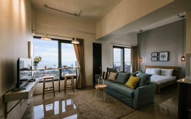 MUJI Studio 2 - Seaview at 218 Tropicana Near Komtar Food Heaven Heritage with Netflix & TV Box – Guest Rooms – George Town