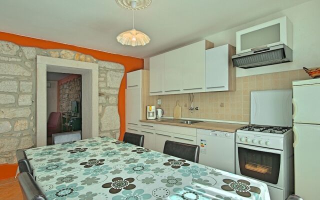 Rustic Villa in Žbandaj With Private Swimming Pool
