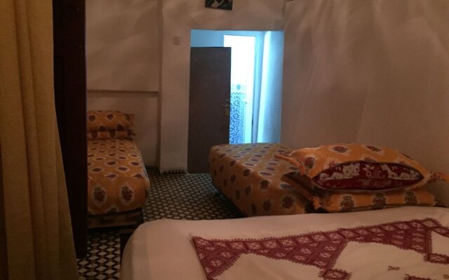 Family Room for 6 Peoples Sunny Riad Inside Medina Fes El Bali