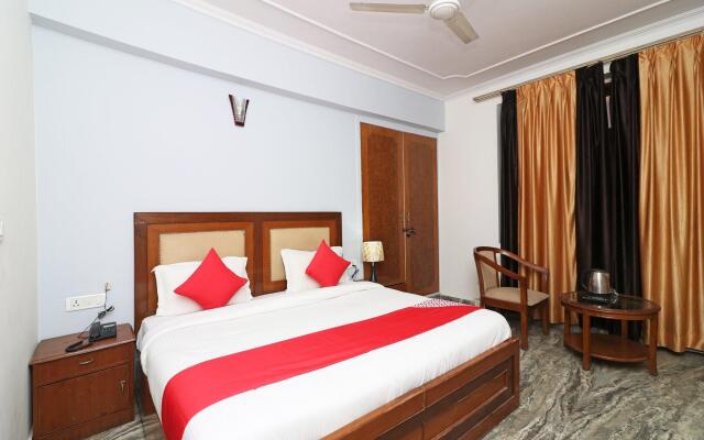 OYO 13843 Moonlight Residency