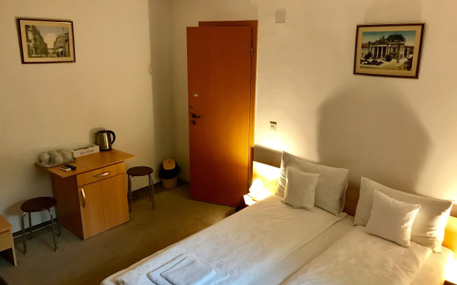 Cristi's Rooms - Pensiune