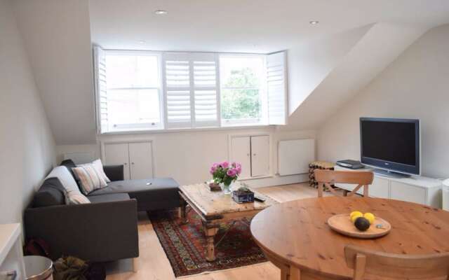 Cosy 2 Bedroom Home in Hammersmith