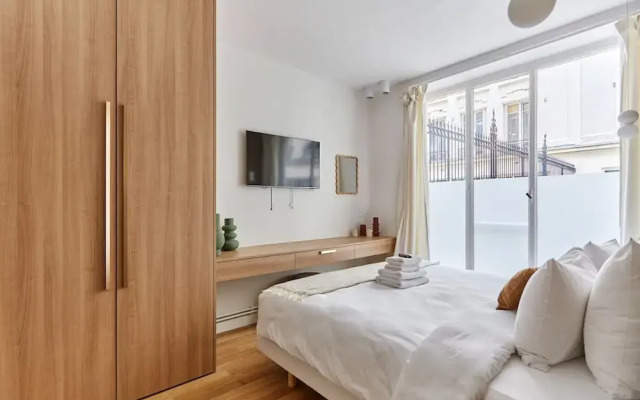 Exceptional 3 Bedrooms Apartment Heart of Paris