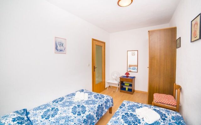 Apartments Bratus