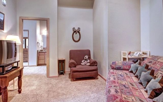 River Mnt Lodge W323