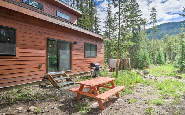 5 Mi to Ski Resort: Mtn-view Breck Home w/ Hot Tub